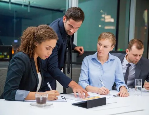 business-people-discussion