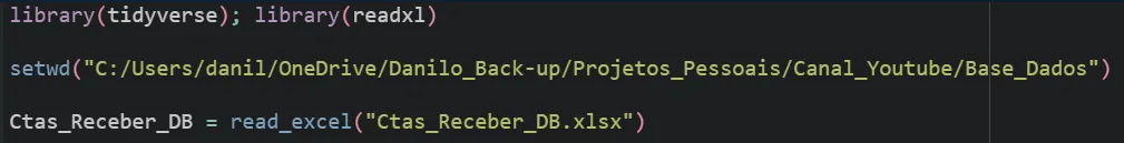 Código em R carregando as bibliotecas tidyverse e readxl e lendo a planilha Ctas_Receber_DB.xlsx