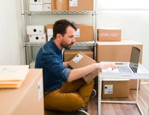 entrepreneur-starting-in-the-e-commerce-business