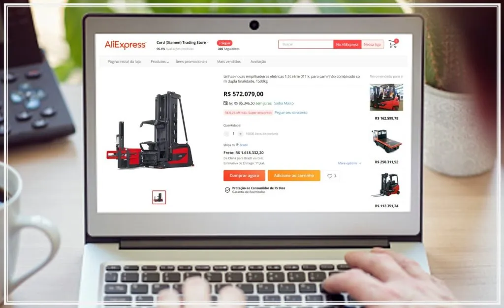 Anúncio de empilhadeira elétrica em marketplace por R$ 572.079,00 exibido na tela de um notebook